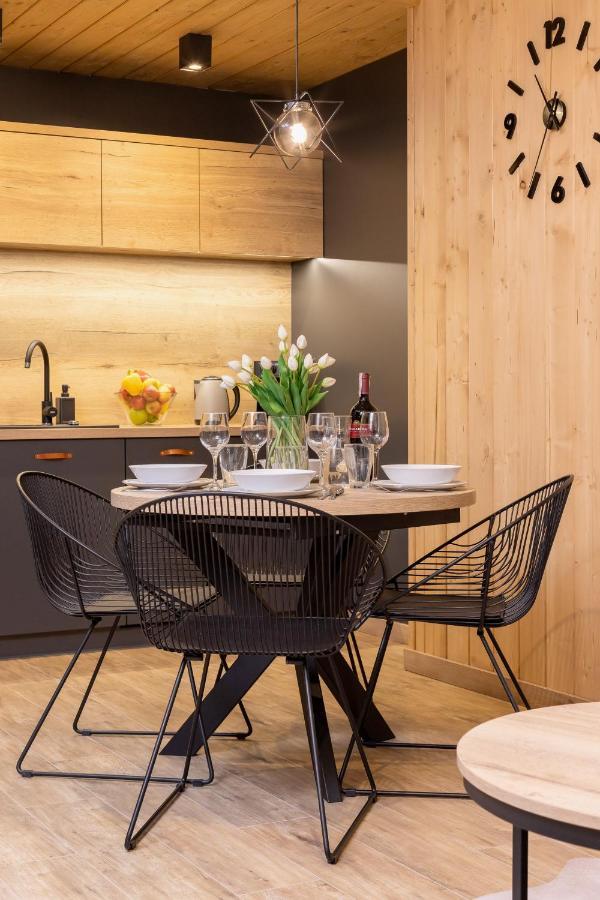 Apartment Luxury Salwatorianska Mountain View By Renters Prestige