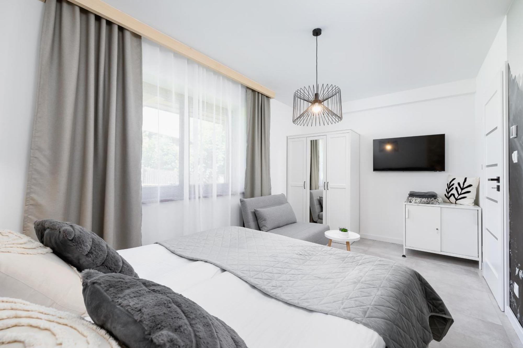 Luxury Salwatorianska Mountain View By Renters Prestige Apartment